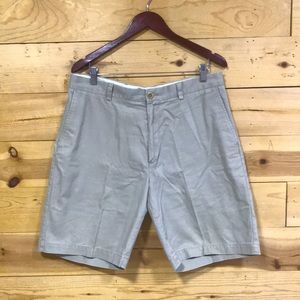 Dillard's Roundtree & Yorke Men's flat front khaki cotton casual shorts 36 EUC